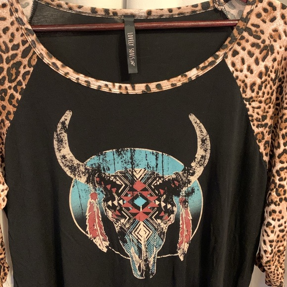 Lovely souls size1x 3/4 length sleeves animal print cow head Aztec feathers - Picture 2 of 4